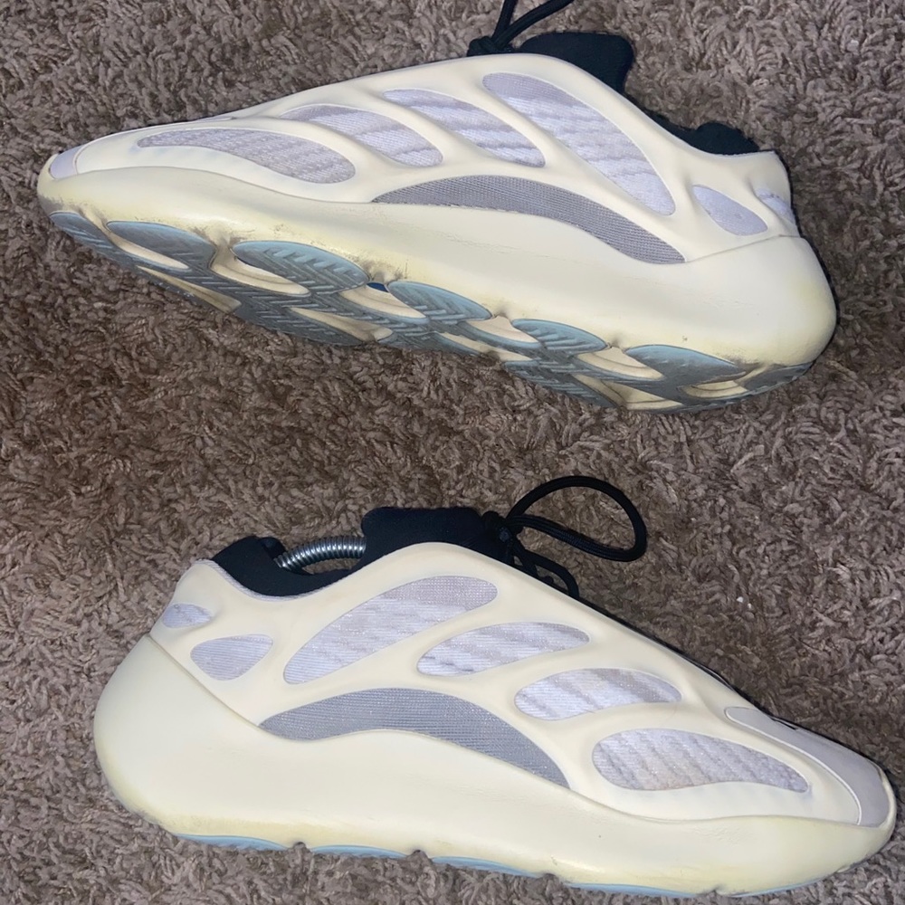 Yeezy 700 v3 Azael. wave runner Static 350 boost